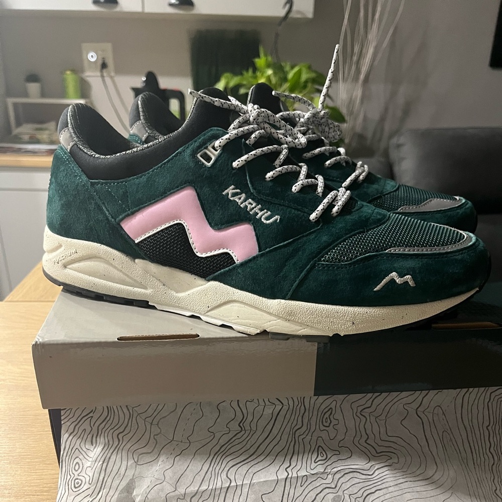 Karhu aria 95 size 12 green and pink